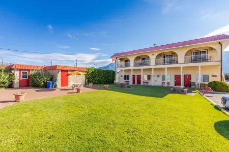 Westridge Motor Inn Отели рядом с достопримечательностью «NK'MIP Cellars»