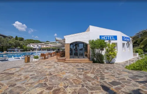 Hotel Calina فنادق في كاداكيس