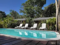 Alloro Jungle Villas - مسبح