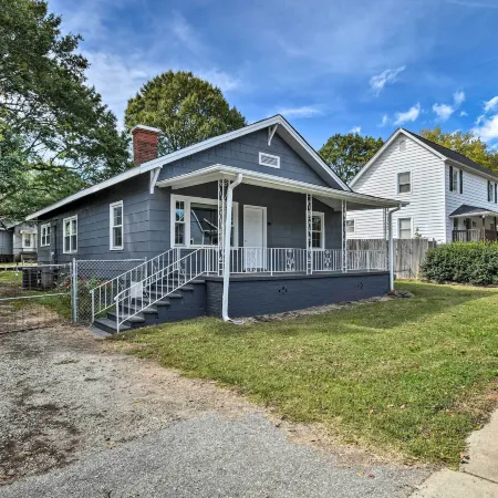 Cozy Greenville Bungalow ~ 2 Mi to Downtown!