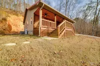 Cozy Waverly Cabin w/ Fireplace & Deck! - Wifi