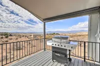 Wine Country Retreat in Cornville: Hot Tub & View