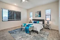 Modern Glendale Getaway ~ 3 Mi to Stadium!