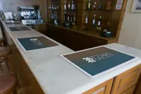 Tzaki Hotel & Restaurant Patras - Quầy bar