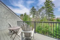 Cozy Bretton Woods Ski-in/Ski-Out Condo w/ Deck! - 3-Star
