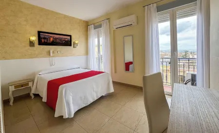 Hostal Sonia Granada Отели рядом с достопримечательностью «Монастырь Консепсьон Мусео Конвентуаль»