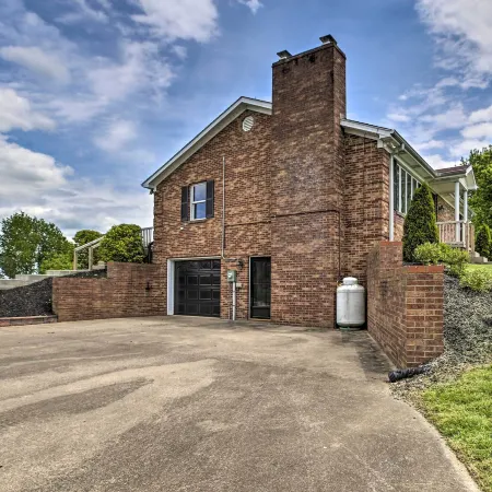 'Blue Moon Cottage' w/ Amazing Views of 5 Counties