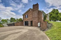 'Blue Moon Cottage' w/ Amazing Views of 5 Counties - parking