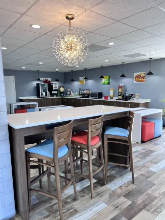 Quality Inn - on the Lake Clarksville-Boydton Отели в г. Таунсвилл