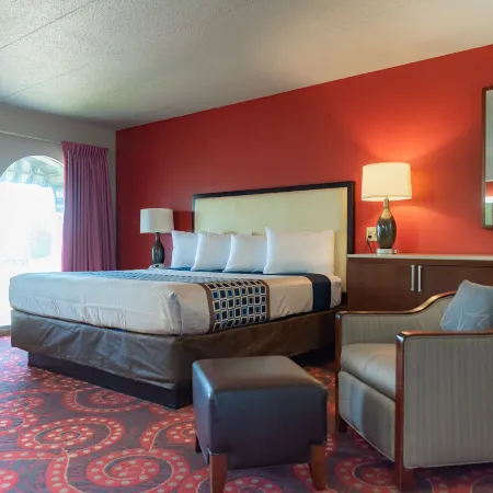 Spencer Inn & Suites