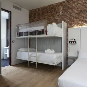 Petit Palace Lealtad Plaza Отели рядом с достопримечательностью «Бульвар Пасео-дель-Прадо»