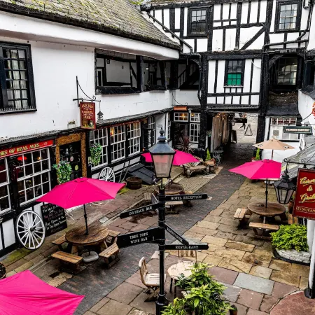 The New Inn by Roomsbooked