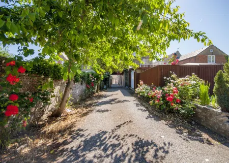 The Highworth Hotel Отели в г. Брод Блансдон