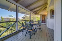 Honomu Home w/ Screened Lanai + Ocean Views!