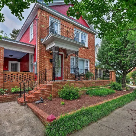 New Bern Home w/ Yard, Grill + Walkable Location
