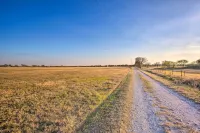 Charming Gainesville Retreat: Barn, Horses Welcome