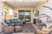 New 4 BR Brand new Heated Pool & Spa plus 2nd therapeutic Spa Putting Green!