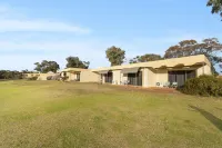 Comfort Inn & Suites Riverland Hotels in Berri