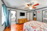 Large Yard & Fire Pit! Home 13 Mi to at&t Stadium - 3-Star