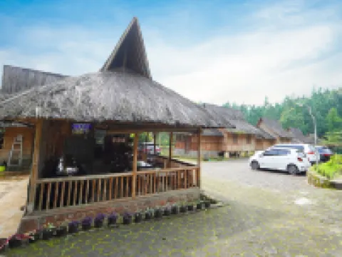 Villa Kampung Karuhun Sutan Raja Hotel a Pasirjambu