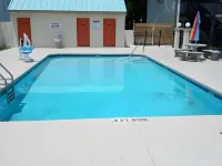 Hole Inn the Wall Hotel - Fort Walton Beach - Sunset Plaza - Nearby Beaches & Hurlburt