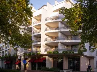 Le Jean-Sébastien Bach Hotels near Parc de l'Orangerie