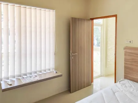 RedDoorz Syariah at Karema Area Mamuju Отели в г. Мамаджу