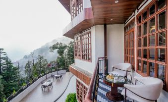 Pax Hotel Ark 150 Meters from Mall Road