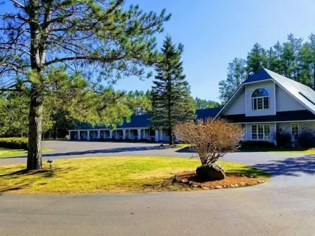 Northwoods Motel Отели в г. Сойер