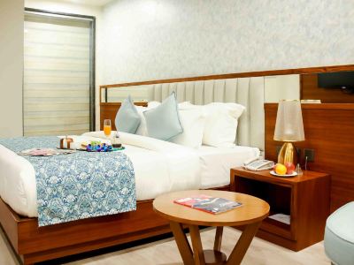 Elm Hotel