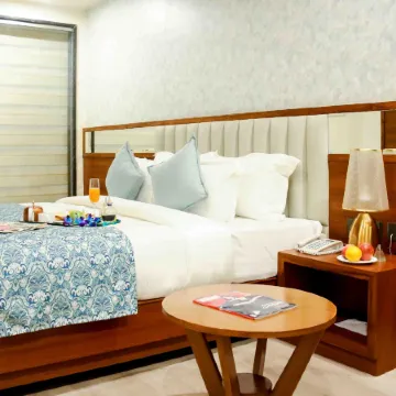 Elm Hotel