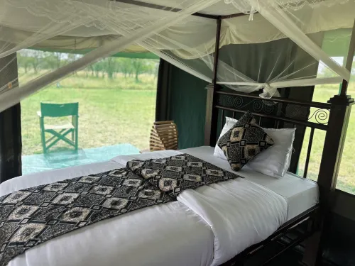 ZUHUMATH TENTED CAMPS SERENGETI Hotels in Robanda