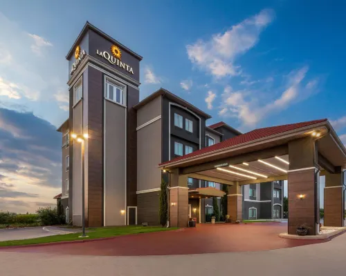 La Quinta Inn & Suites by Wyndham Brownwood Hotels in Brown County