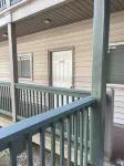 Beechside Breeze Luxury Condo with pool & hot tub