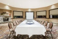 Balcomo, a Ramada by Wyndham Отели в г. Пентиктон