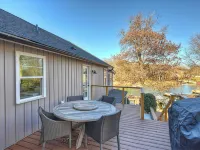 Dock Days by Avantstay Swimming Platform, Dock Hotels in Westport