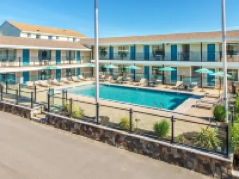 Surf House Hotels in Hampton