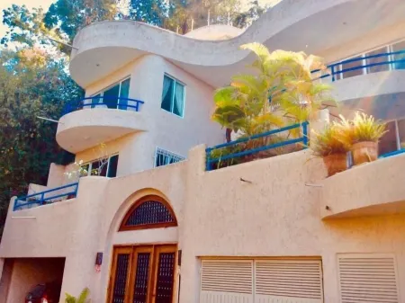 Orange Apartment con vista al mar y a las montañas en casa elegante
