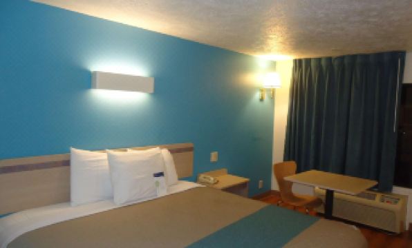 Motel 6 Columbus, MS