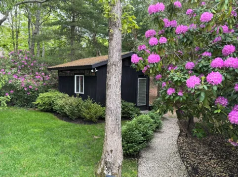 Perfect Mid-Century Private Waterfront East Hampton Retreat!