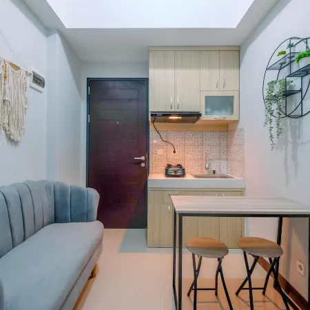 Comfort 1Br At Royal Heights Apartment