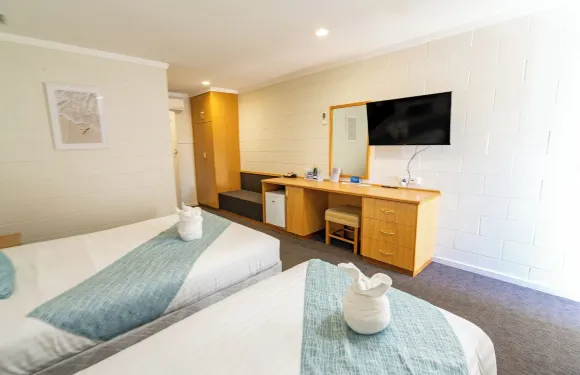 埃斯佩蘭斯Hospitality, 貝斯特韋斯特SureStay精選酒店