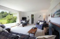 Loch-side House with Stunning Mountain and Loch Views