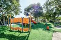 Enjoy this modern and cozy house in Key Largo Florida.