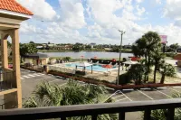 Quality Inn & Suites Kissimmee by the Lake - Ramah keluarga