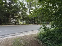 Charming private cottage in Sanbornton with beach access to Lake Winnisquam. Hotels in Sanbornton