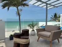 Beach front house for the whole family to enjoy at the safest place of Mexico ! Hotel a Chelem