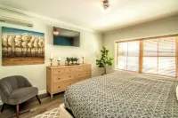 Slope-side Luxury Penthouse-Level Ski-In/Out Cranmore Mtn Condo!!