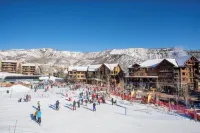 Charming slopeside condo with pool - Apartments