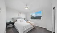 Sunny Dais Beachfront - stunning views of the Marina, Clifftops and Port Vincent